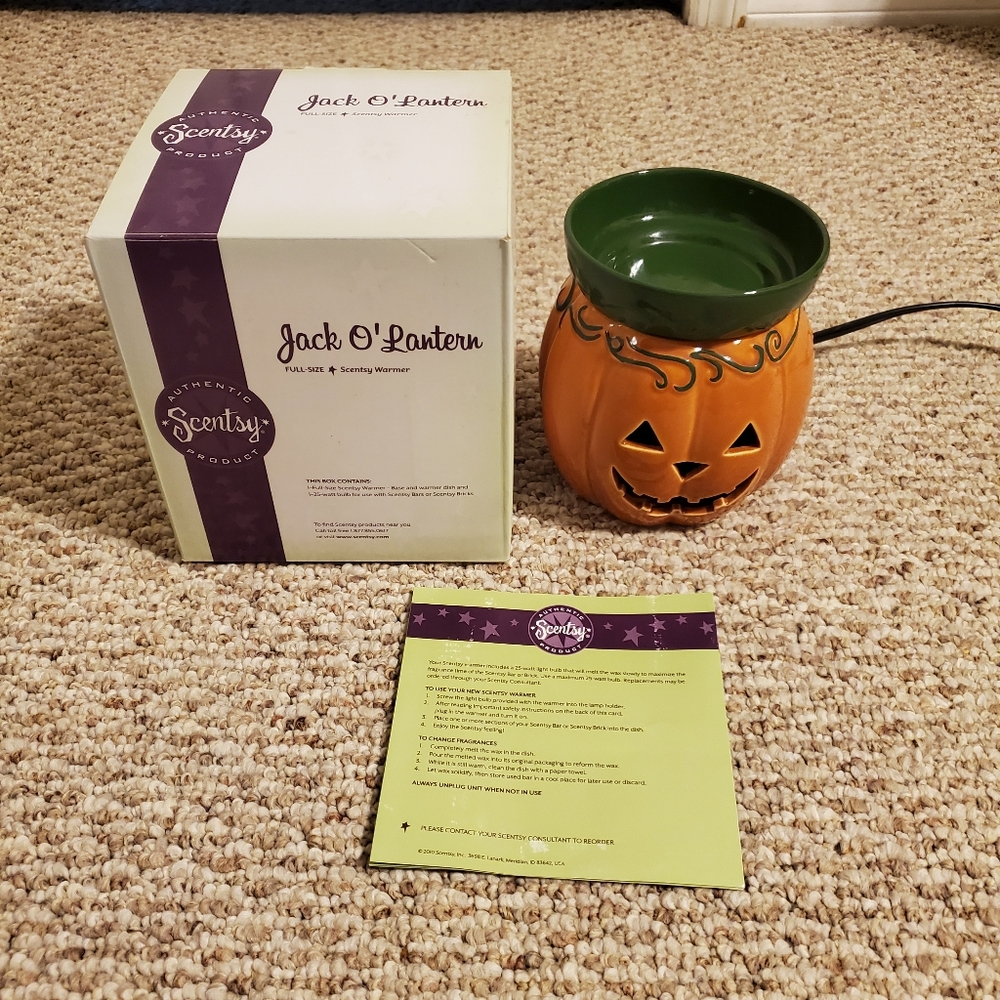 SCENTSY Full Size JACK O’ LANTERN Halloween Warmer RETIRED